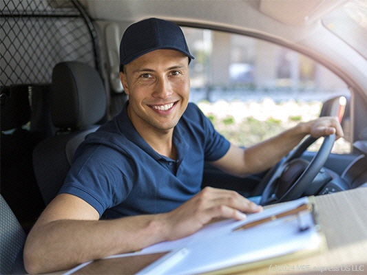 Ein MPE-EXPRESS-Kurier im Auto